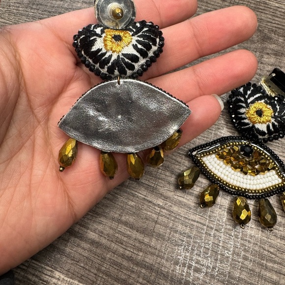 Gabby vilchiz Elegant Black and Gold‎ Beaded Earrings - Picture 3 of 3